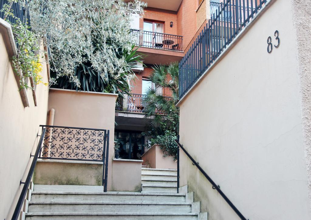 Fermata San Pietro - Con Parcheggio Apartamento