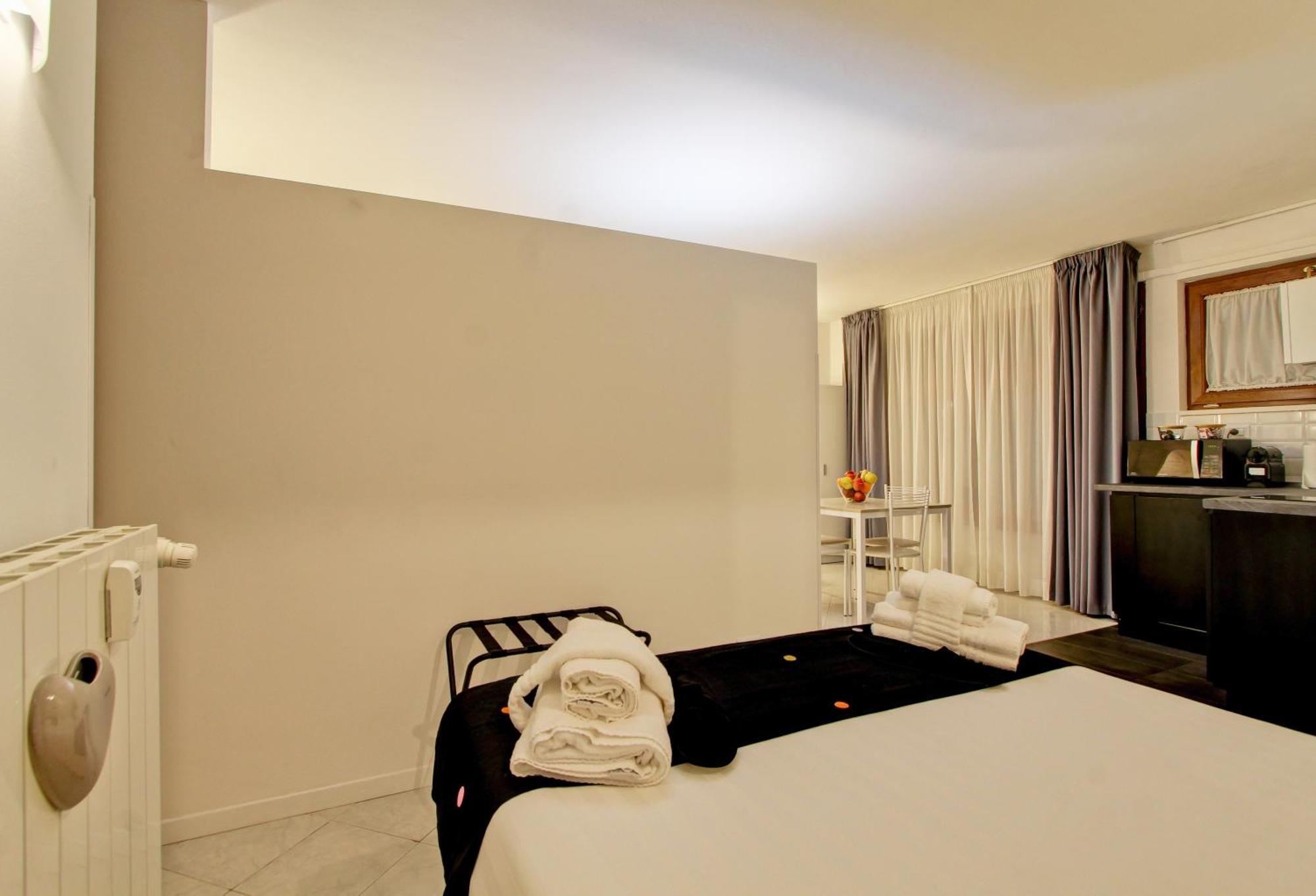 Fermata San Pietro - Con Parcheggio Apartamento Roma